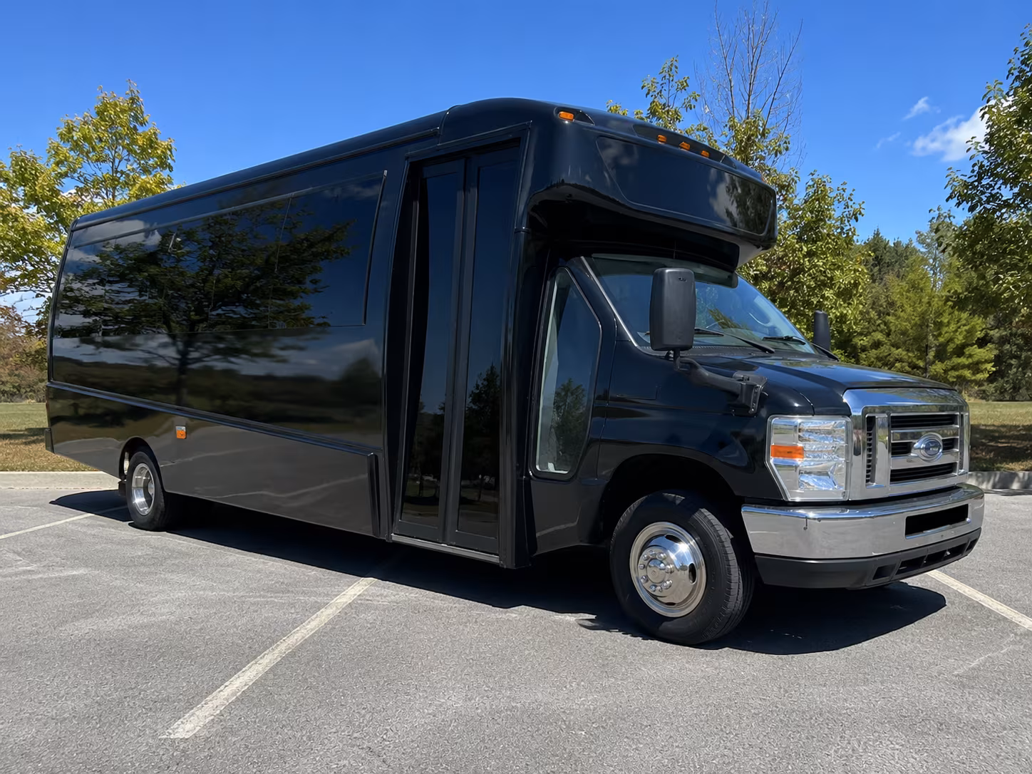 Memphis Airport Shuttle & Transportation party bus exterior