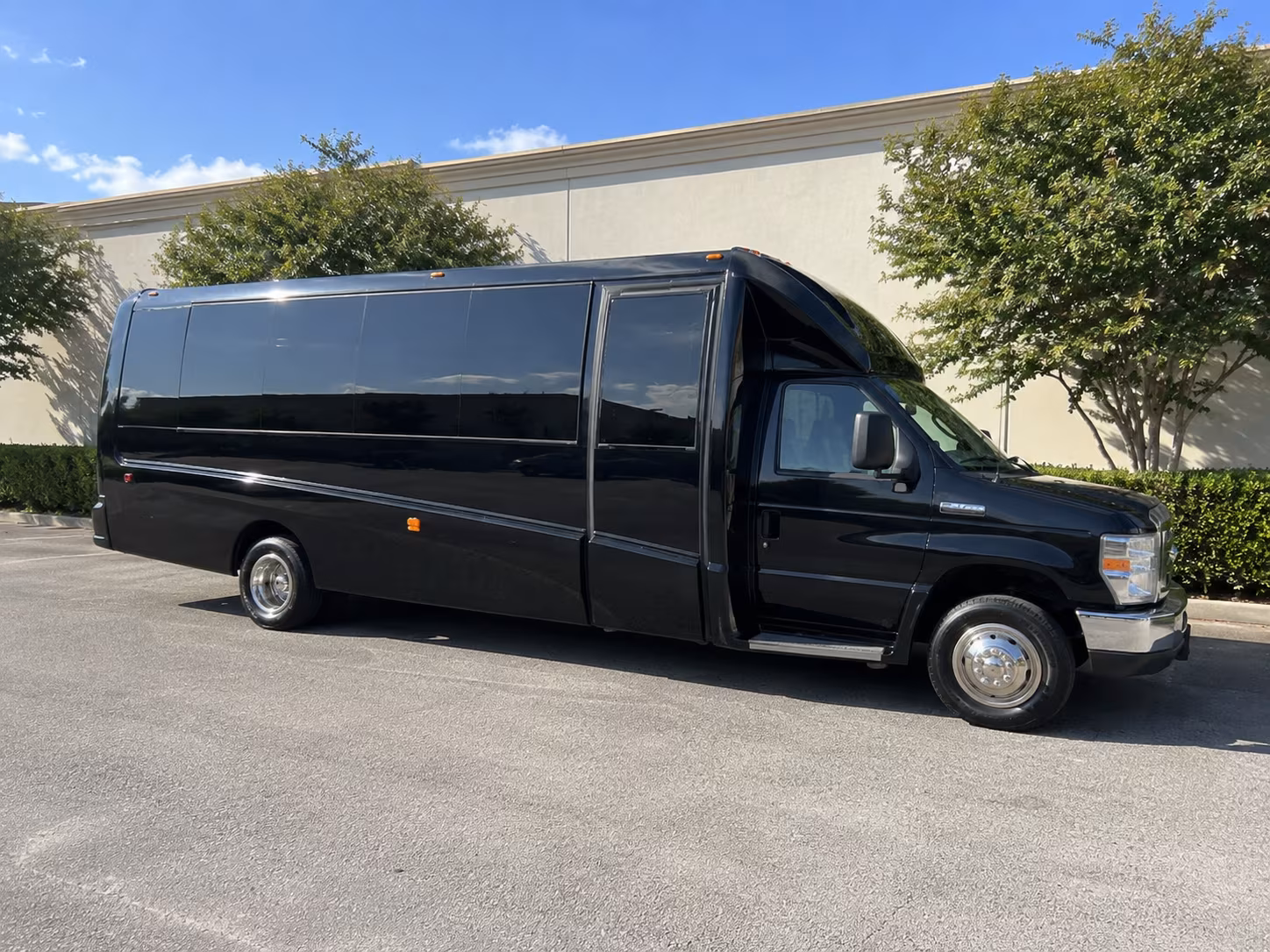 Memphis Bachelor & Bachelorette Transportation party bus exterior