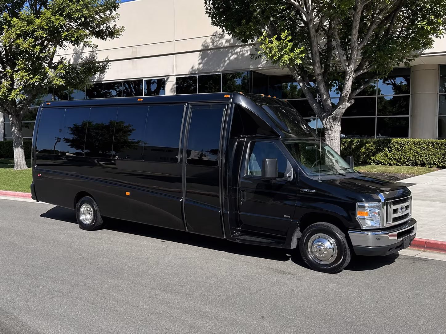 Memphis Bachelor & Bachelorette Transportation party bus exterior