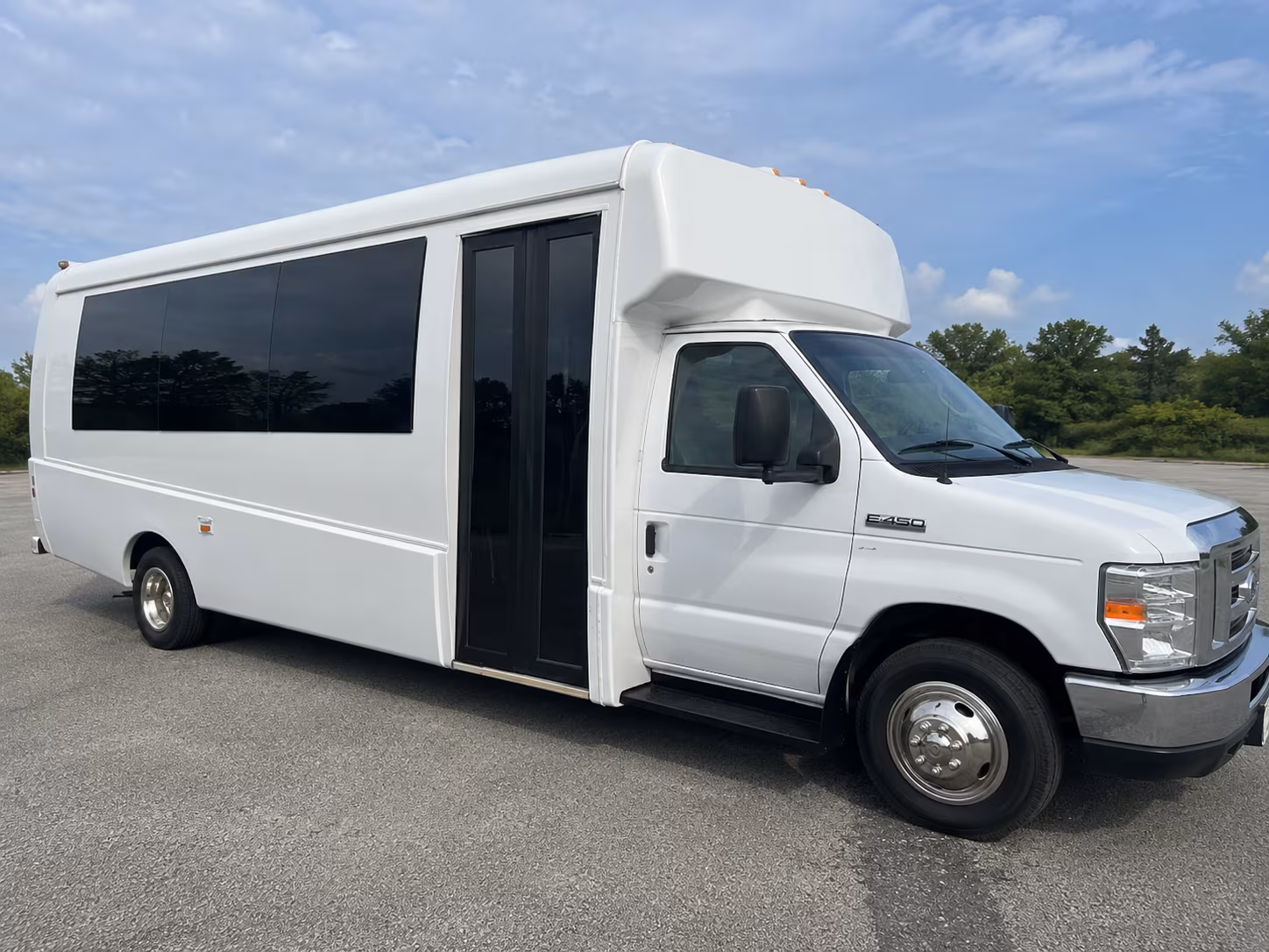 Memphis Birthday, Sweet 16, & Quinceañera Transportation party bus exterior