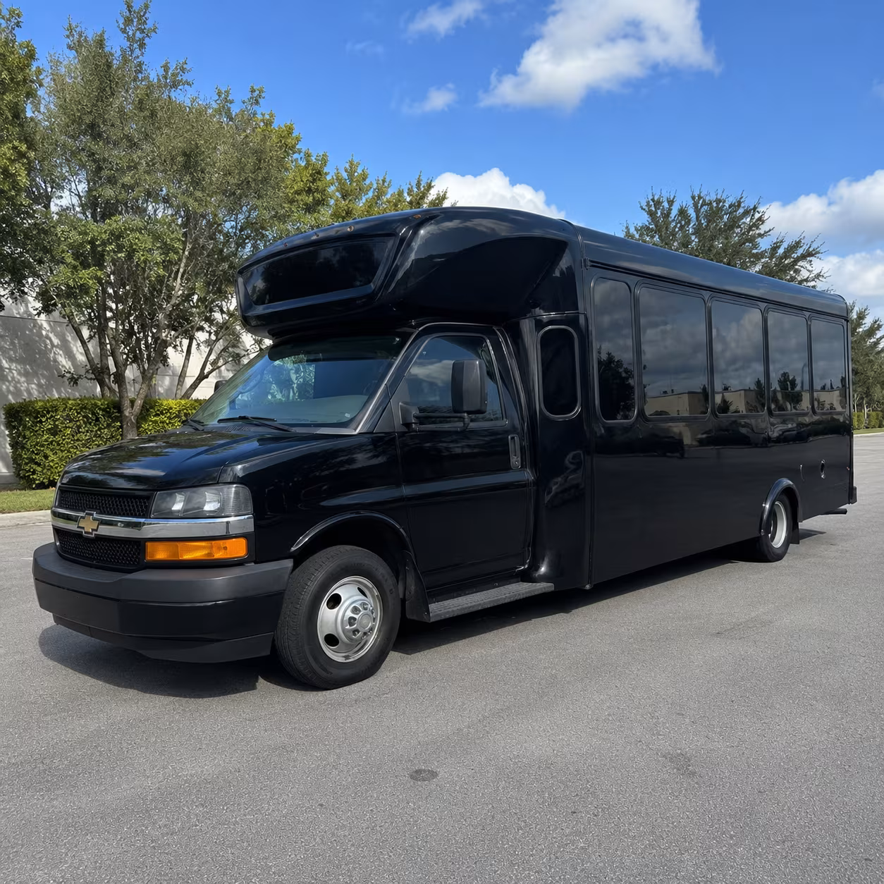 Memphis Prom & Homecoming Transportation party bus exterior