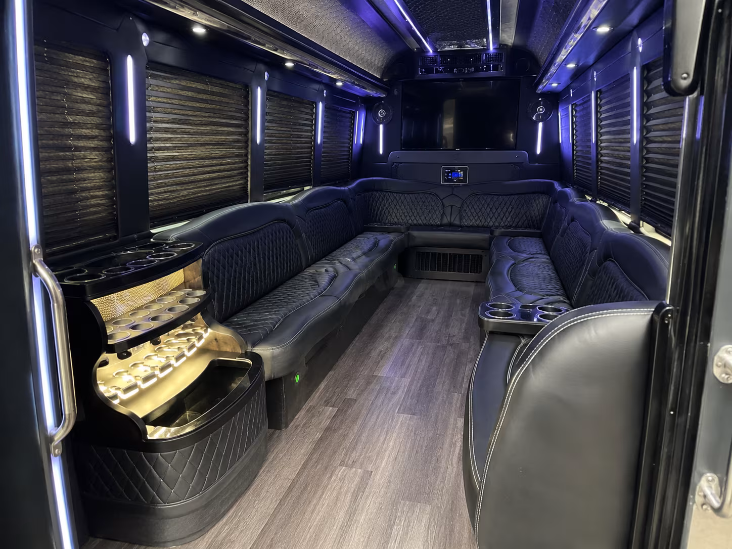 Memphis Winery Tour & Pub Crawl Transportation party bus exterior